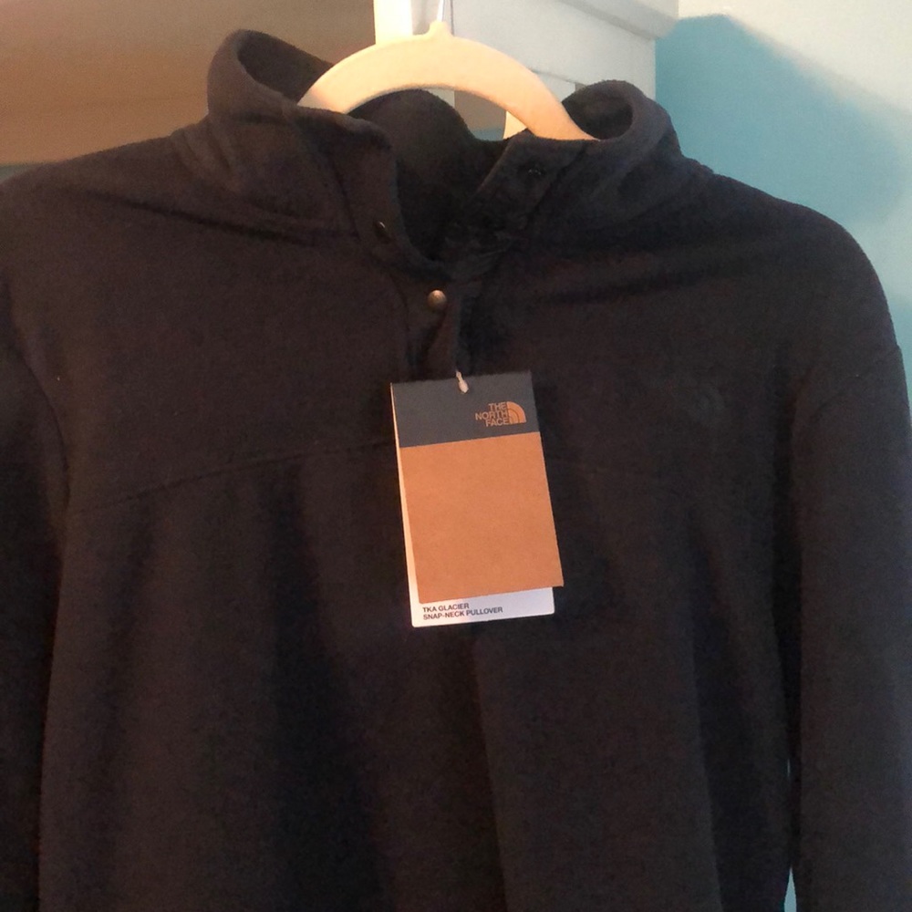 The North Face Large TKA Glacier fleece pullover.